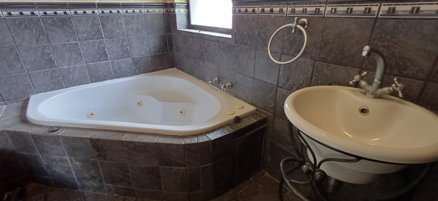 2 Bedroom Property for Sale in Loch Athlone Free State